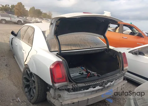 2018 Chrysler 300 Touring z USA, uszkodzony, nr VIN 2C3CCAAG8JH254885